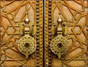 Detalle de la puerta dorada del Palacio Real de Fez
